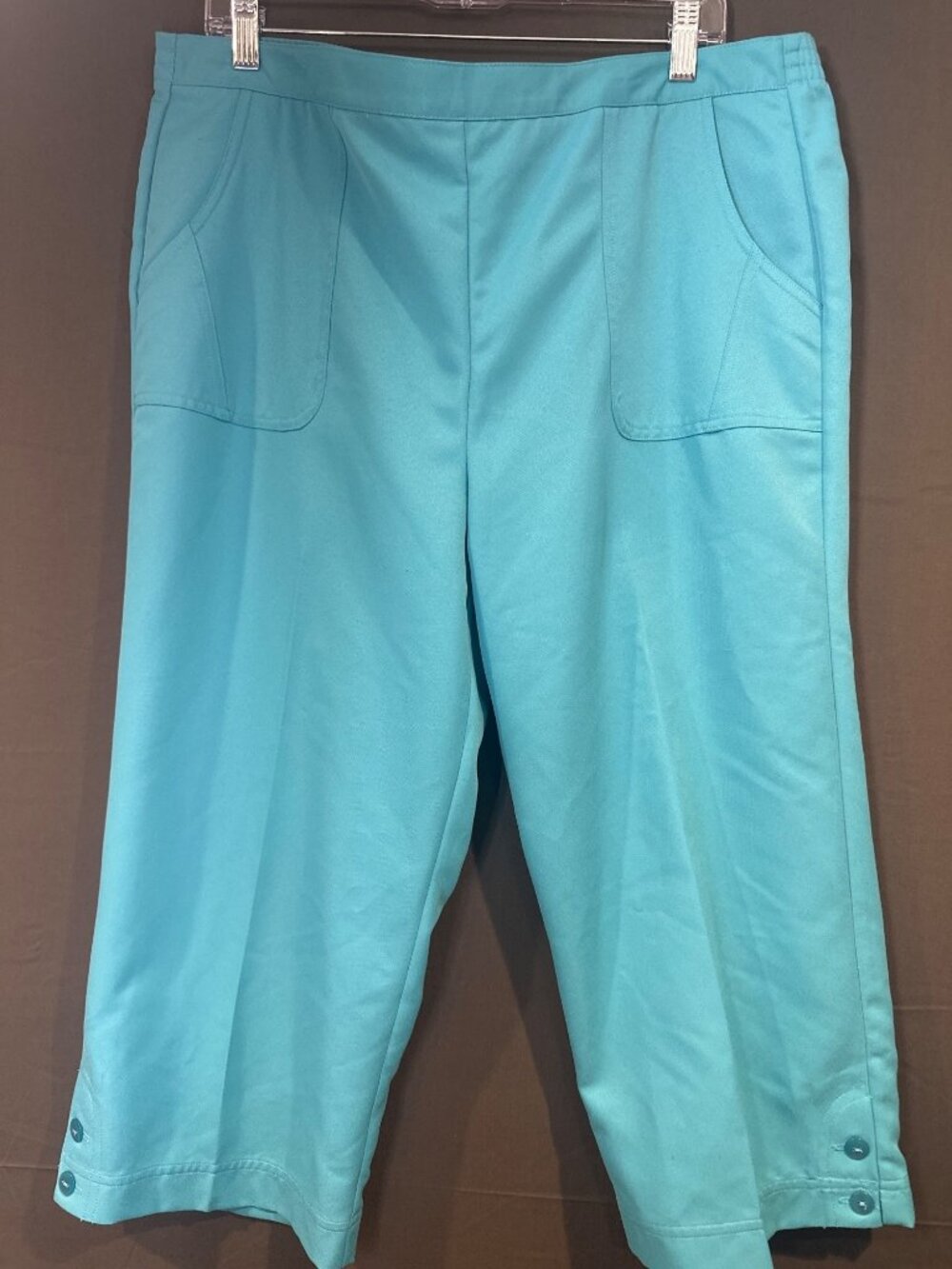 Women 14 Alfred Dunner Turquoise Capri Pants Pull On Elastic Waist Button Hem